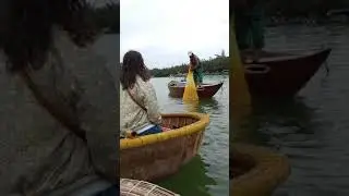 A net throwing example from a basket boat in Hoi An