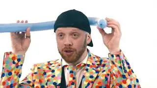 How to make a balloon Hat with Ryan Tracey Officially Amazing Edition