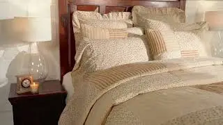 Camilia Quilt &ndash; Vintage Floral Patchwork in Golden Tones for Cottage, Farmhouse & Country Bedrooms