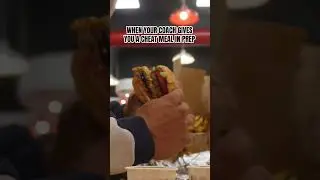 When you finally get that bite of the burger 🍔 #preplife #bodybuilding #bigburger