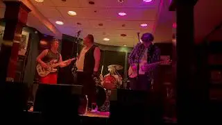 Strip My Mind - Soul to Squeeze live at Katie's of Smithtown