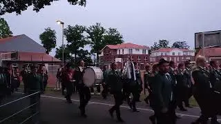 Festumzug zum großen Zapfenstreich in Dalum, Rückmarsch zum Festzelt
