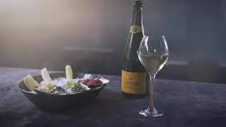 Устрицы с сальсой: клубничной, киви, ананас в ресторане La Perla Seafood Bar