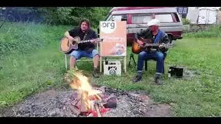 Am Pfingstfeuer: Konzert mit Martin Meinzer