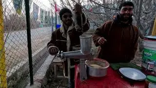 Ham Khud Apple Juice Banane Chale | Kashmir | Apple Valley 🍎