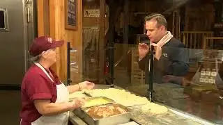 Enjoy Dollywood’s famous cinnamon bread