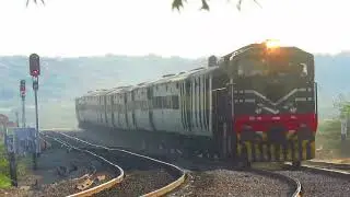 High Speed Trains Sindh Railways | Fastest 45Up Pakistan Express Pass Ranpattahni Station