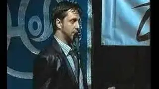 Raúl Esparza Accepts the HOLA 2005 José Ferrer Tespis Award