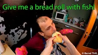 Spastiker Fischbr&ouml;tchen essen / eingeben / f&uuml;ttern (Eat / feed bread roll with fish) 4K