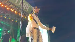 Seyi vibez takes fans to the street with hit songs back to back
