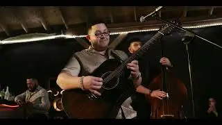 Nuevo Genero - El Costal Lleno De Piedras [En Vivo]