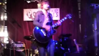Johnny Ryder, Powers Bar, Kilburn 08-01-11 (1) Unidentified Flying Machine.MP4
