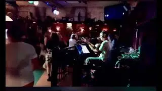 A Las Raices - Stray Sod