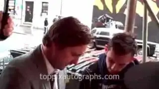 Luke Wilson - Signing Autographs at 