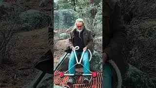 he chose a rope to pull while doing these amazing back rows.