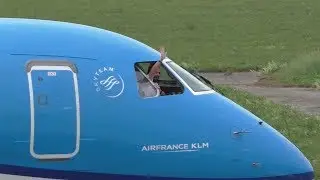 *WAVING PILOT* KLM Cityhopper Embraer 175 takeoff at Graz Airport | PH-EXH