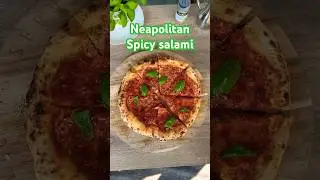 La pizza e pronta! Neapolitan spicy salami #pizza #pizzalover #itspizzatime #italianpizza #food