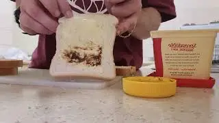 HOW TO MAKE A VEGEMITE SANDWICH.. THE PROPER WAY