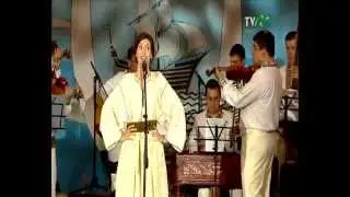 Petronela Axintioaiei - Busuioc mandru-n carare