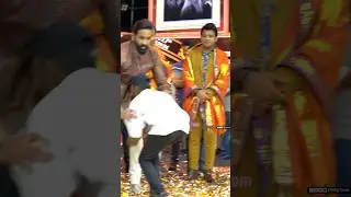 OMG😳 #manchuvishnu fan enter stage to touch feet of Manchu Vishnu in front of #mohanbabu | FT
