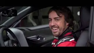 Fernando Alonso prueba el nuevo Toyota GR Yaris