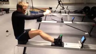 Morten J&oslash;rgensen ror 250 meter p&aring; kajakergometer