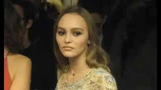VIDEO Lily-Rose Depp @ Paris 17 december 2018 / premiere L'Homme fidèle / décembre 2018