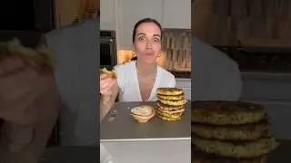 Я худею, съедая эти оладьи из цуккини и творога #шорты