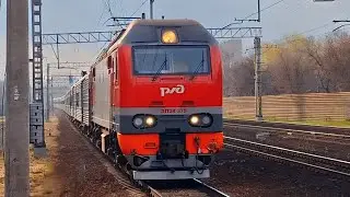 Электровоз ЭП2К-375 со скорым поездом №22Я &laquo;Полярная звезда&raquo; сообщением Москва-Лабытнанги