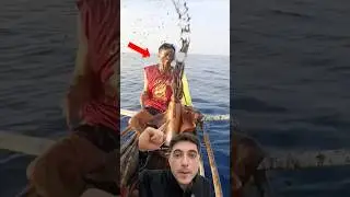 Calamar le suelta la tinta en la cara ⚠️ #peces #pesca #oceano #animales #curiosidades