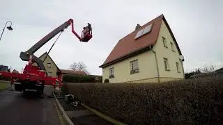 Sturmschäden beseitigen mit Hubsteiger - Biberschwanzdach - Dachdecker in Colditz