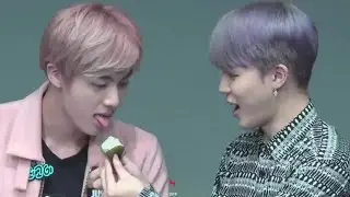 JIMIN'S NICKNAME IS MANGGAEDDEOK (SQUISHY RICE CAKE) SO I TRIED SOME.