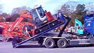 8tonn Hitachi graver p&aring; maskinflak