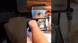 Кофеварка рожковая DELONGHI ECP31.21, 1100 Вт, объем 1 л, ручной капучинатор, черная