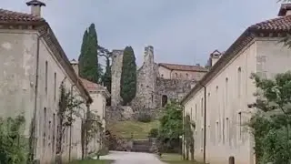 Замок Саворньян Ди Брацца. История, прогулка по местности. Север Италии