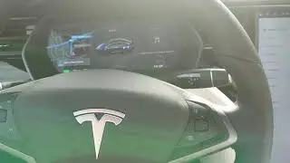 TESLA MODEL X: INTERIOR
