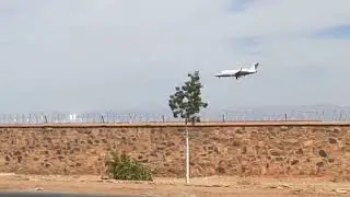 Atterrissage avion Air Independence CL604 &agrave; l'a&eacute;roport de Ouarzazate D-AAAY