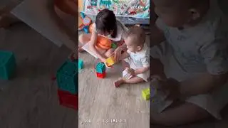 Big sister taught baby brother how to stack blocks 😇 #siblinggoals #shorts
