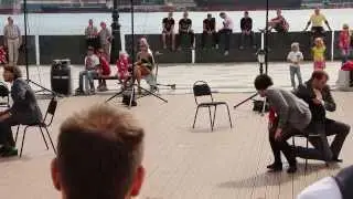 Уличный театр Liquid Theatre (отрывок из выступления)