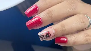 U&ntilde;as rojas con NUDE esculturales