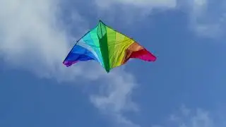 FLYING A MEGA DELTA SINGLE LINE KITE ON THE LONG MYND ABOVE CHURCH STRETTON IN MAY 2023