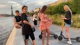Москва. Уличная жизнь. Станция метро Парк Культуры. 19 Июля 2021