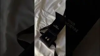 Unboxing our Mini Gold Cloud Earrings, a staple to your Summer ear stack and they&rsquo;re under $400 ✨