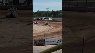 Frickin flying 600 microsprints! #dirttracklife #dirttrackracing #sprintcar #sprintcars #microsprint