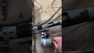 Tech Tip: sweating out a liquid line filter drier #hvactechnician #airconditioner #dallas
