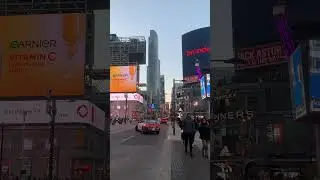 Yonge-Dundas Square, Toronto