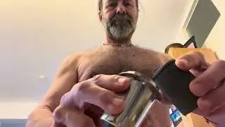 leckerer Espresso mit dem Einsteiger Siebträger Dedica Arte EC885 von Delonghi