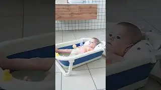 Universal Bathtub Newborn Bathtub Children Foldable Bathtub