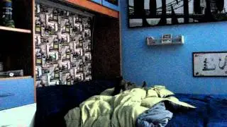 Kira gioca sola sola...