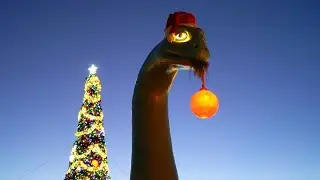 Disney's Hollywood Studios Echo Lake Holiday Decorations & Tower of Terror Projections 2020 [4K]
